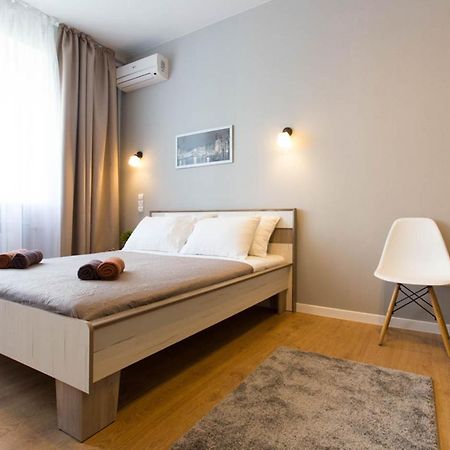Modern Studio, Metro Yaroslava Mudroho And Universytet - Chernyshevska Str 95-2 Kharkov Ngoại thất bức ảnh